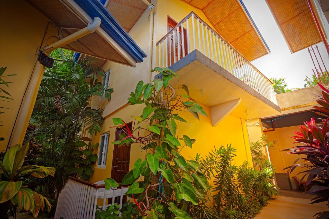 Blue Lagoon Inn & Suites Puerto Princesa Exterior photo