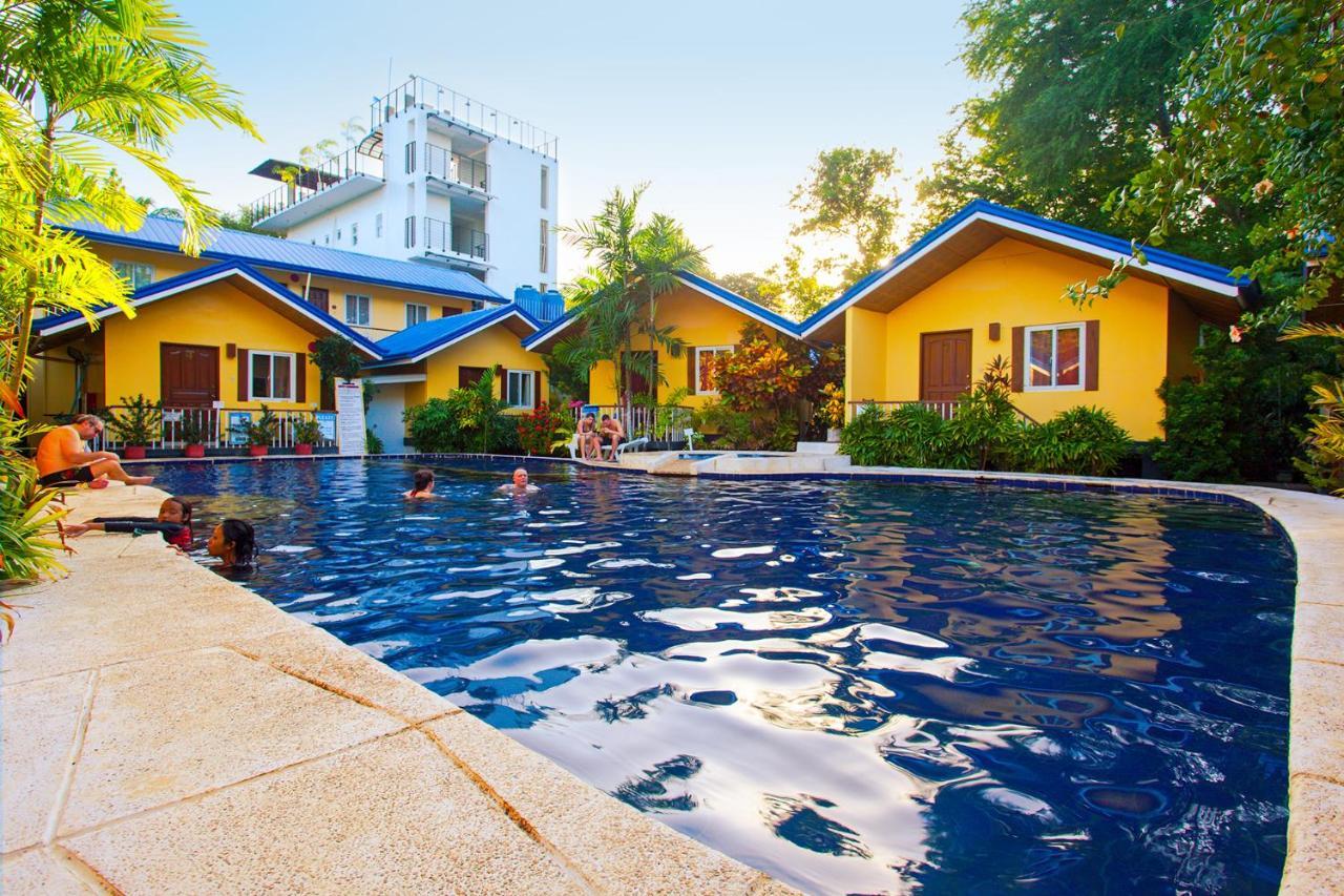 Blue Lagoon Inn & Suites Puerto Princesa Exterior photo